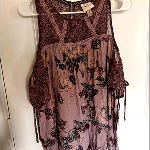 Top from Knox Rose targets “boutique” line.